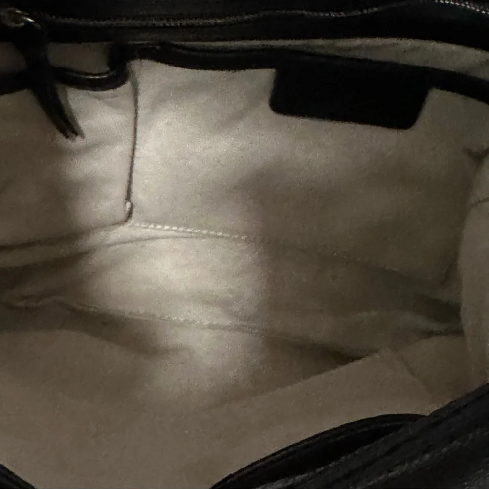 Michael Kors Black Hobo Handbag Magnetic Closure Inner Pockets